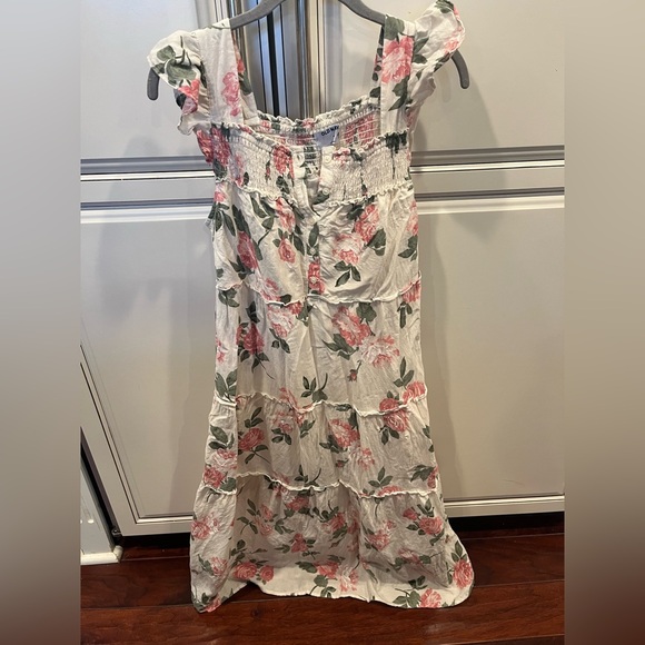 Old Navy Dresses & Skirts - Old Navy Floral Roses Smocked Dress - Cream and Pink Lined